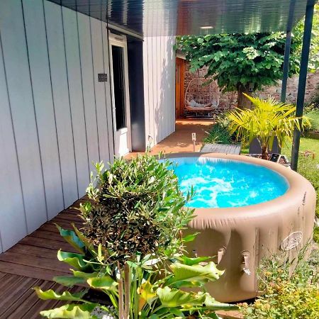 Sejour Au Jardin De Cupidon Avec Jacuzzi Et Sauna Balbigny Ngoại thất bức ảnh