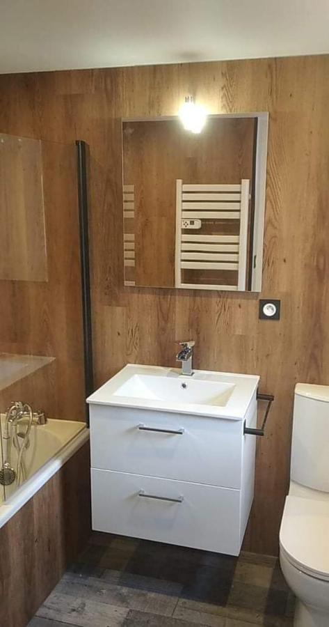 Sejour Au Jardin De Cupidon Avec Jacuzzi Et Sauna Balbigny Ngoại thất bức ảnh