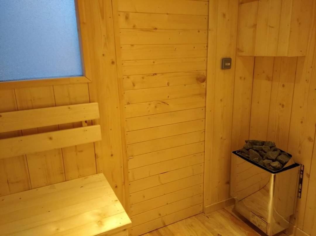 Sejour Au Jardin De Cupidon Avec Jacuzzi Et Sauna Balbigny Ngoại thất bức ảnh