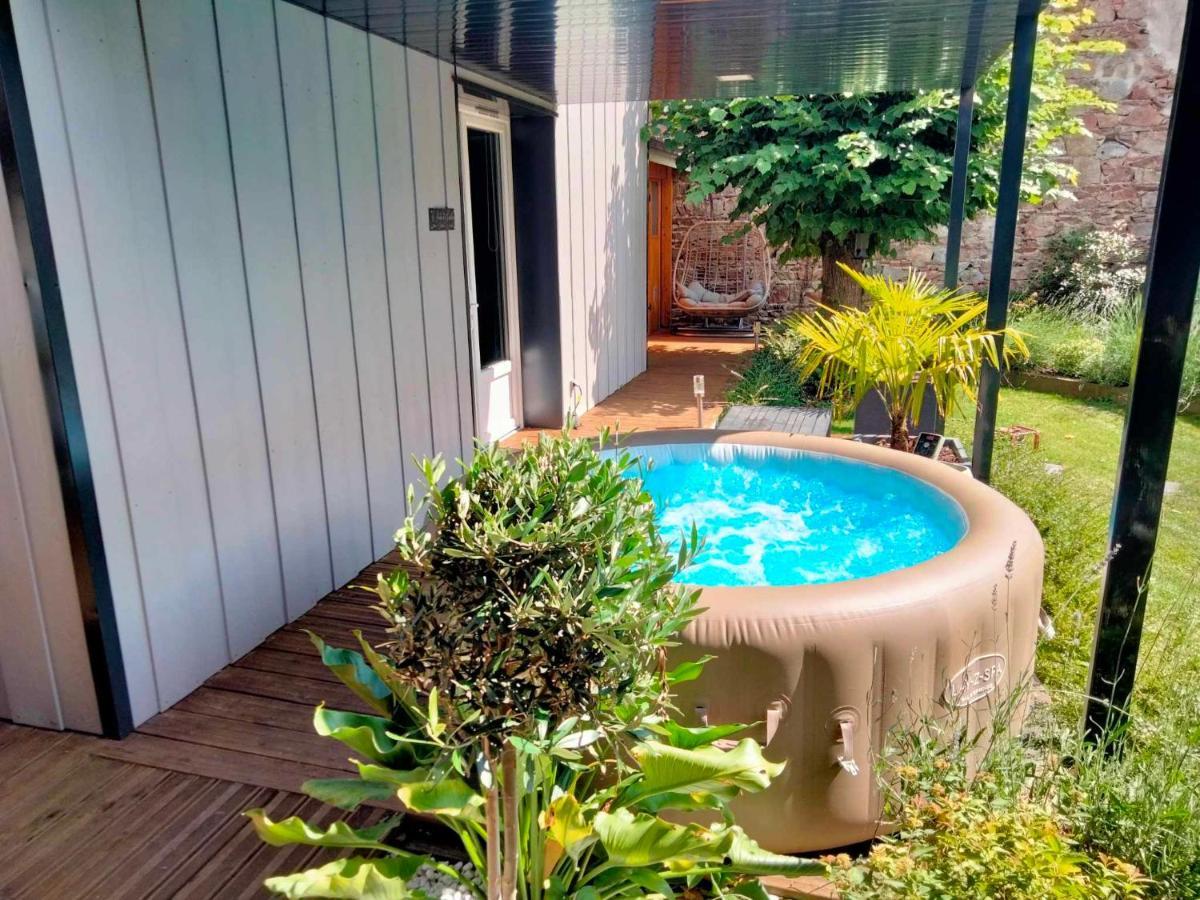 Sejour Au Jardin De Cupidon Avec Jacuzzi Et Sauna Balbigny Ngoại thất bức ảnh